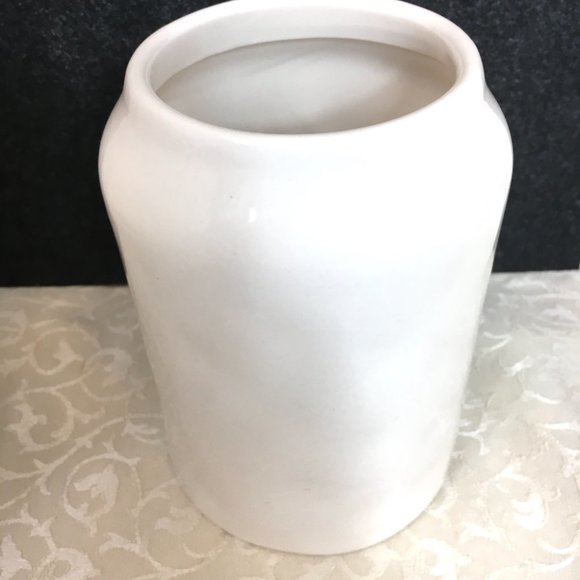 Rae Dunn Red Heart  Artisan Collection by Magenta Storage Ceramic Canister - Picture 2 of 8